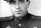 Капитан Кайсын Кулиев на фронте (Kapitan Kuliylani Qaysinni qazauatda zamani)