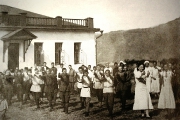 Къарачай (Акъ Къала) элни орта школунда байрам. 1934 джыл..jpg