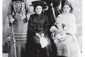 Шакманов с семьей.jpg